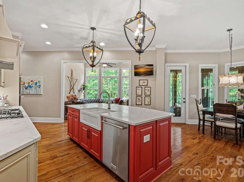 6808 Live Oaks Lane, Waxhaw, NC 28173.  MLS# CAR4388125, YatesRealty ID 27688. Kitchen