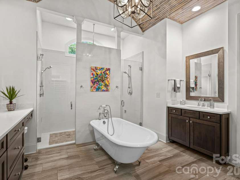 6808 Live Oaks Lane, Waxhaw, NC 28173.  MLS# CAR4388125, YatesRealty ID 27688. Primary bath 