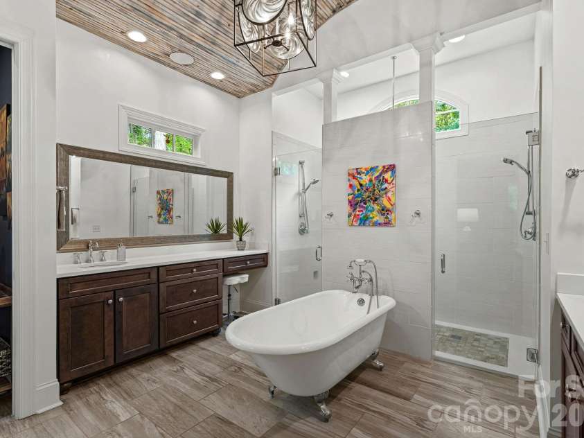 6808 Live Oaks Lane, Waxhaw, NC 28173.  MLS# CAR4388125, YatesRealty ID 27688. Primary bath with Barrel Vault ceiling 
