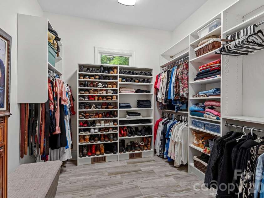 6808 Live Oaks Lane, Waxhaw, NC 28173.  MLS# CAR4388125, YatesRealty ID 27688. Primary closet 1 of 2 