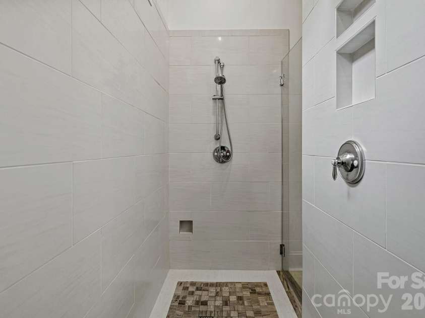 6808 Live Oaks Lane, Waxhaw, NC 28173.  MLS# CAR4388125, YatesRealty ID 27688. Primary double-sided shower 