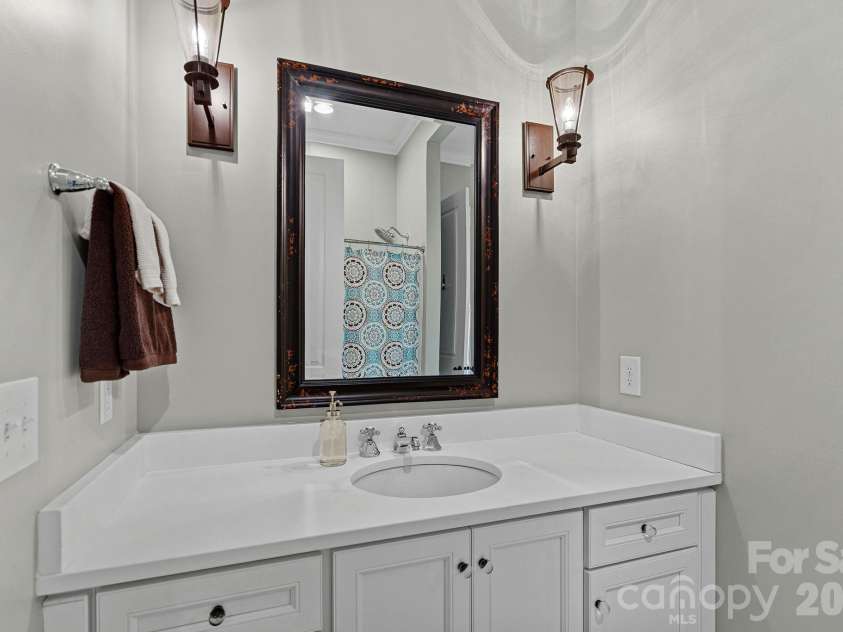 6808 Live Oaks Lane, Waxhaw, NC 28173.  MLS# CAR4388125, YatesRealty ID 27688. Secondary bathroom 