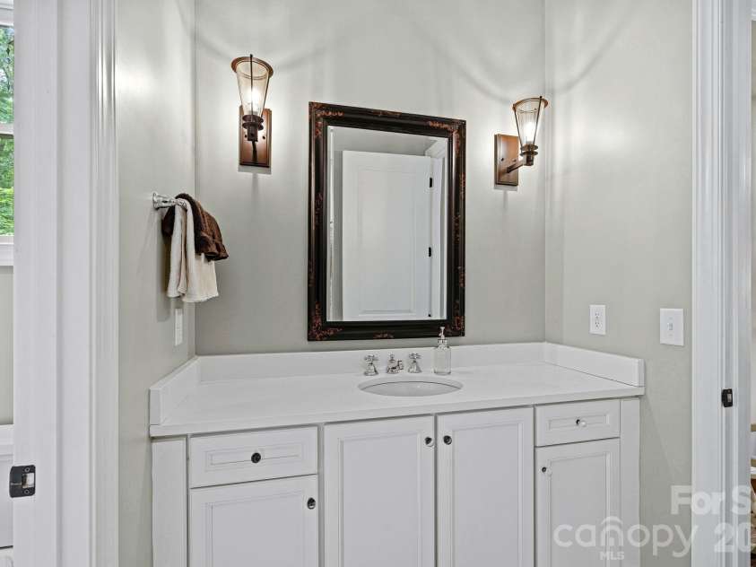 6808 Live Oaks Lane, Waxhaw, NC 28173.  MLS# CAR4388125, YatesRealty ID 27688. Secondary Bathroom 