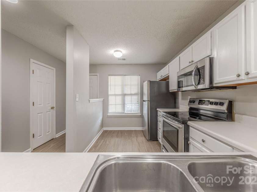 1809 Birch Heights Court, Charlotte, NC 28213.  MLS# CAR4291538, YatesRealty ID 2769. 