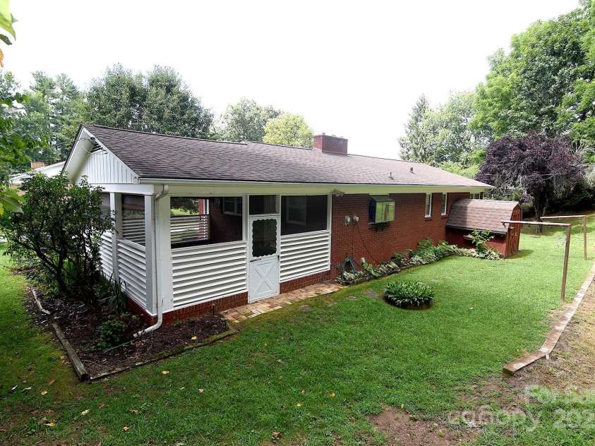 29 Belmont Street, Canton, NC 28716.  MLS# CAR4281483, YatesRealty ID 27690. 