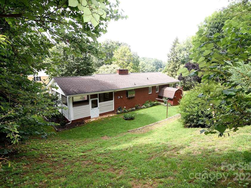 29 Belmont Street, Canton, NC 28716.  MLS# CAR4281483, YatesRealty ID 27690. 