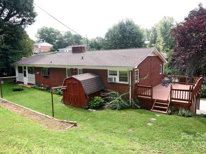 29 Belmont Street, Canton, NC 28716.  MLS# CAR4281483, YatesRealty ID 27690. 