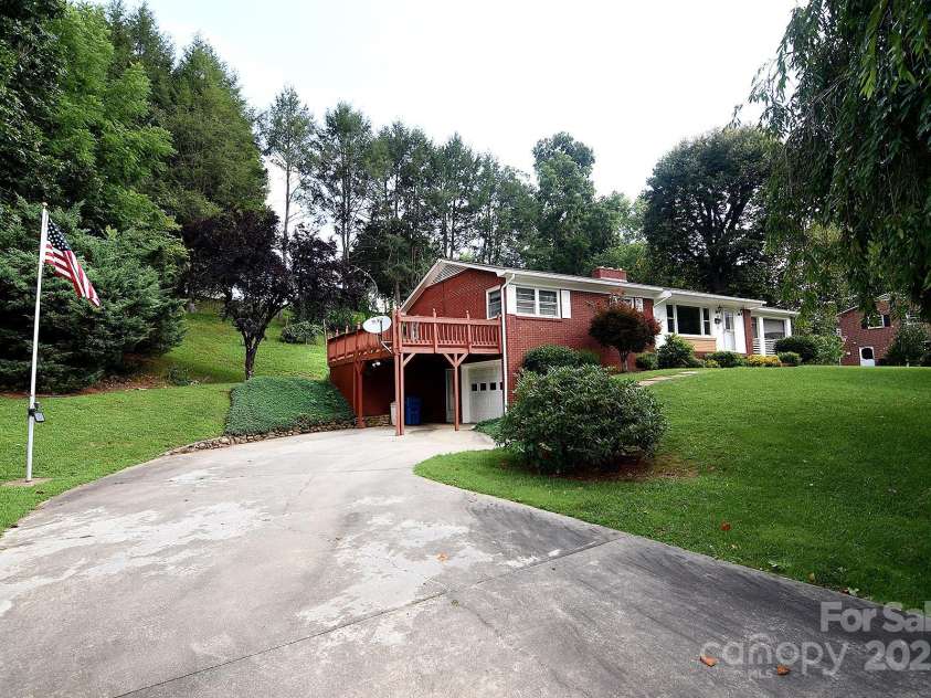 29 Belmont Street, Canton, NC 28716.  MLS# CAR4281483, YatesRealty ID 27690. 