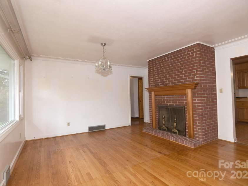 29 Belmont Street, Canton, NC 28716.  MLS# CAR4281483, YatesRealty ID 27690. 