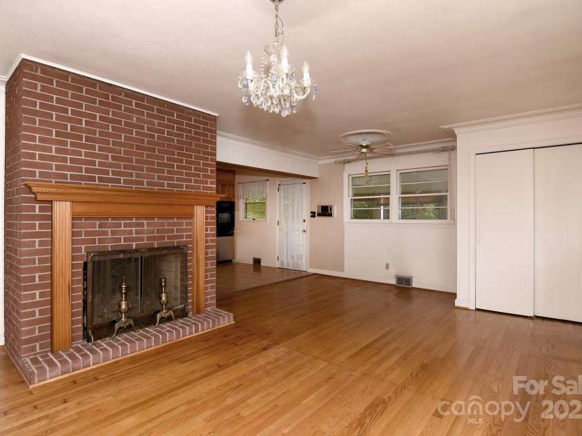 29 Belmont Street, Canton, NC 28716.  MLS# CAR4281483, YatesRealty ID 27690. 