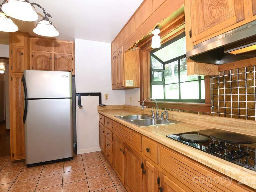 29 Belmont Street, Canton, NC 28716.  MLS# CAR4281483, YatesRealty ID 27690. 