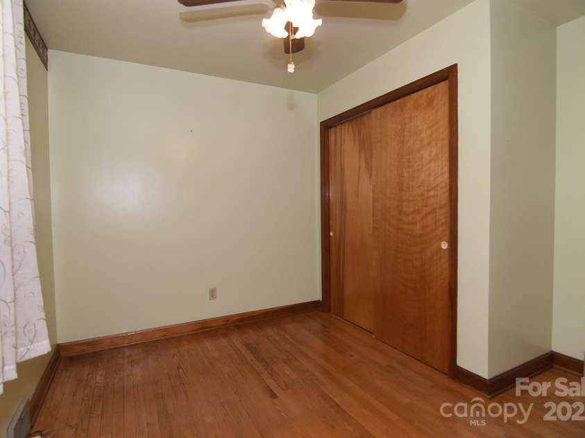 29 Belmont Street, Canton, NC 28716.  MLS# CAR4281483, YatesRealty ID 27690. 