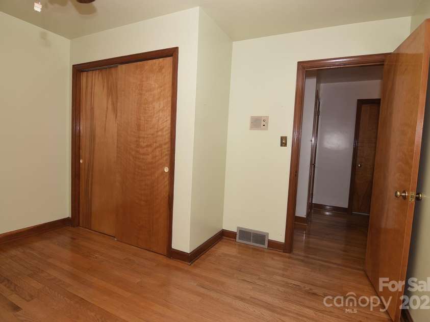 29 Belmont Street, Canton, NC 28716.  MLS# CAR4281483, YatesRealty ID 27690. 