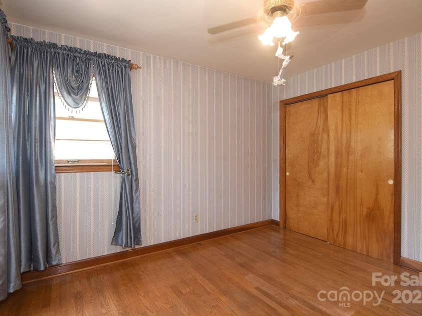 29 Belmont Street, Canton, NC 28716.  MLS# CAR4281483, YatesRealty ID 27690. 