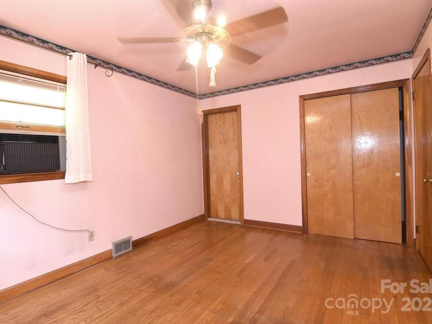 29 Belmont Street, Canton, NC 28716.  MLS# CAR4281483, YatesRealty ID 27690. 