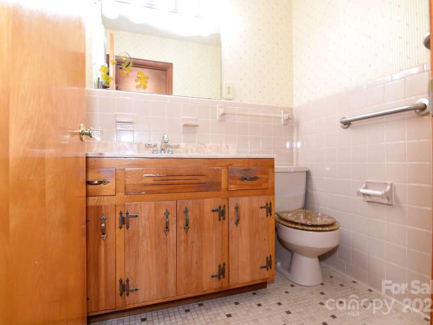 29 Belmont Street, Canton, NC 28716.  MLS# CAR4281483, YatesRealty ID 27690. 