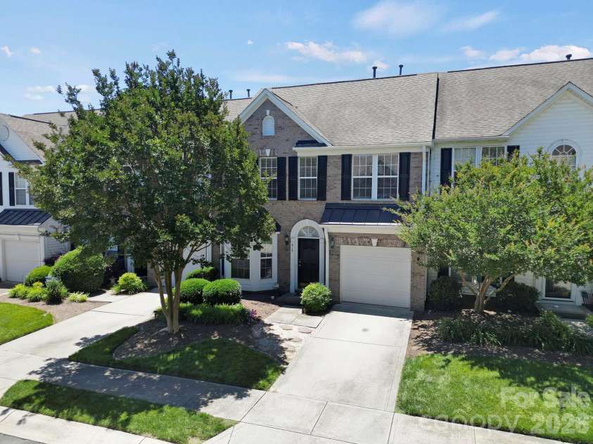 415 Foilage Court, Lake Wylie, SC 29710.  MLS# CAR4385392, YatesRealty ID 27690. 