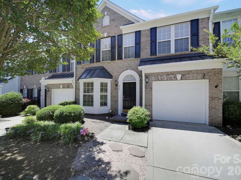 415 Foilage Court, Lake Wylie, SC 29710.  MLS# CAR4385392, YatesRealty ID 27690. 