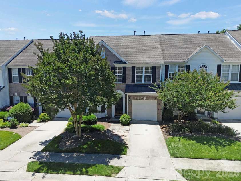 415 Foilage Court, Lake Wylie, SC 29710.  MLS# CAR4385392, YatesRealty ID 27690. 