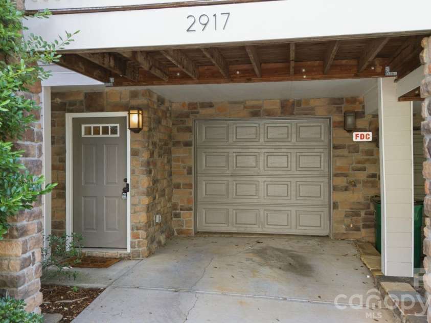 2917 Craftsman Lane, Charlotte, NC 28204.  MLS# CAR4384018, YatesRealty ID 27691. 