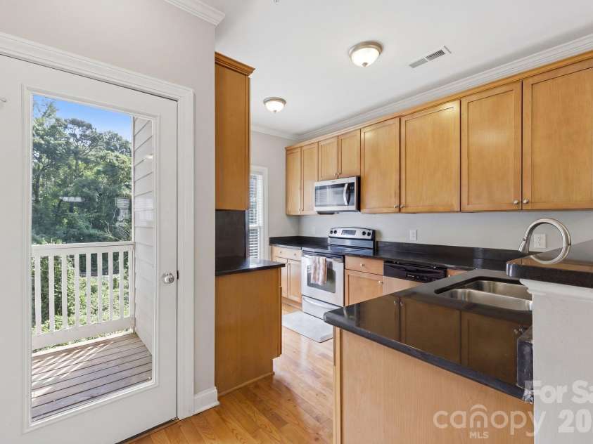 2917 Craftsman Lane, Charlotte, NC 28204.  MLS# CAR4384018, YatesRealty ID 27691. 