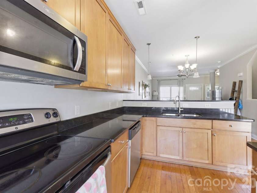 2917 Craftsman Lane, Charlotte, NC 28204.  MLS# CAR4384018, YatesRealty ID 27691. 