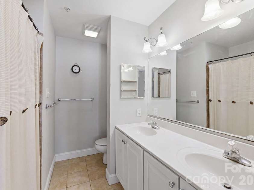 2917 Craftsman Lane, Charlotte, NC 28204.  MLS# CAR4384018, YatesRealty ID 27691. 