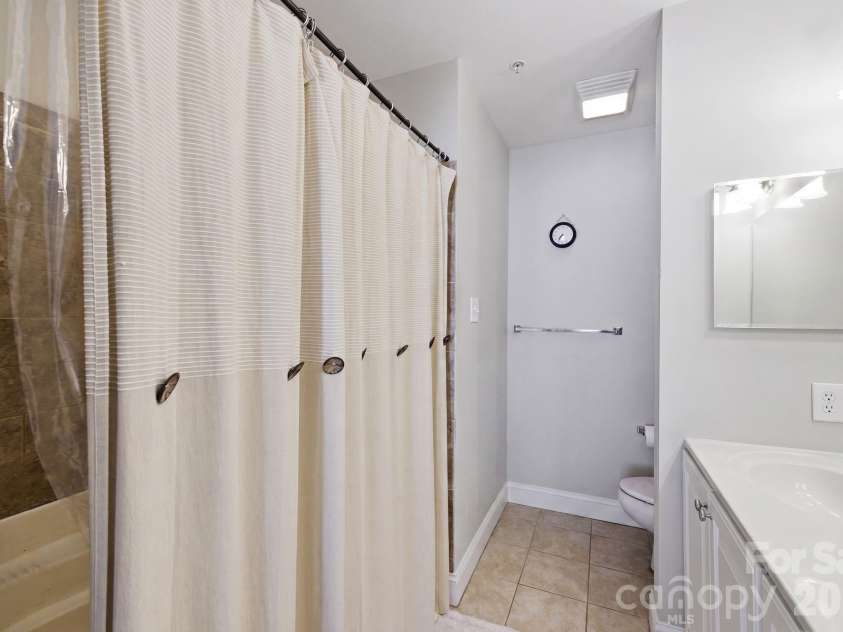 2917 Craftsman Lane, Charlotte, NC 28204.  MLS# CAR4384018, YatesRealty ID 27691. 