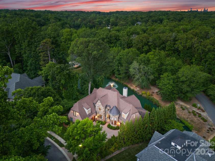 5915 Vidal Lane, Charlotte, NC 28226.  MLS# CAR4259909, YatesRealty ID 27691. 