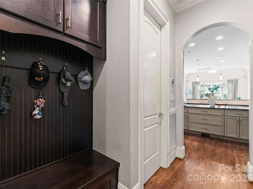 5915 Vidal Lane, Charlotte, NC 28226.  MLS# CAR4259909, YatesRealty ID 27691. Drop Zone