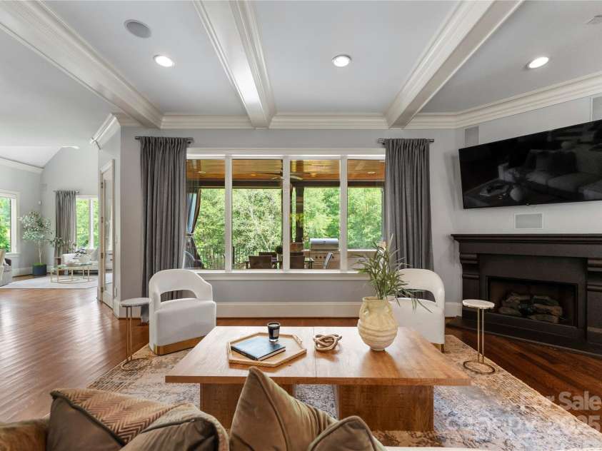 5915 Vidal Lane, Charlotte, NC 28226.  MLS# CAR4259909, YatesRealty ID 27691. Living Room