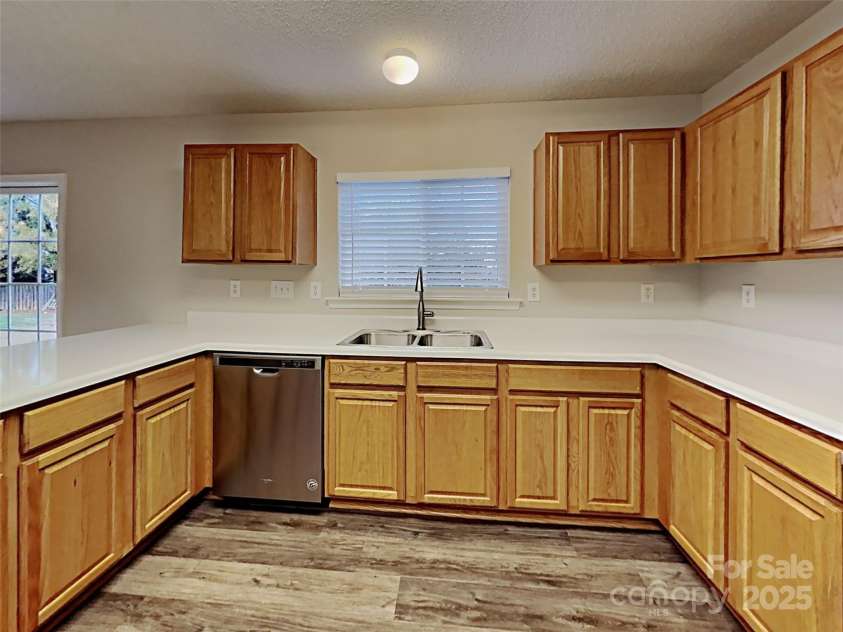 10710 Whithorn Way, Charlotte, NC 28278.  MLS# CAR4255049, YatesRealty ID 27692. 