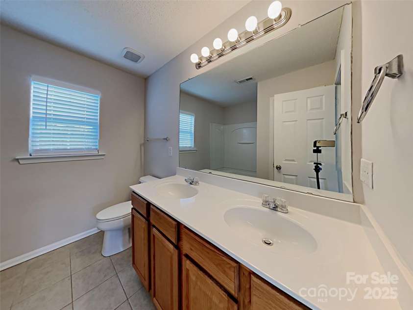 10710 Whithorn Way, Charlotte, NC 28278.  MLS# CAR4255049, YatesRealty ID 27692. 