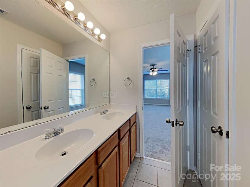 10710 Whithorn Way, Charlotte, NC 28278.  MLS# CAR4255049, YatesRealty ID 27692. 
