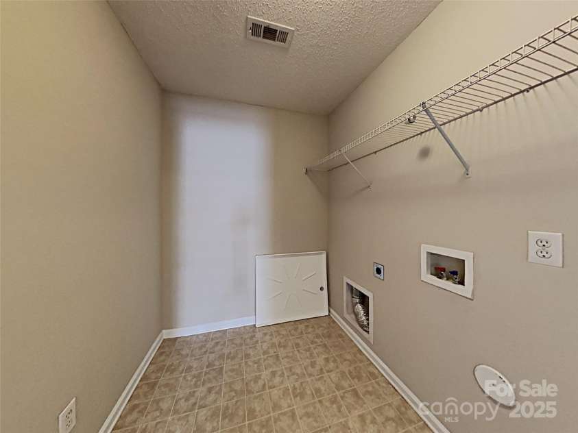 10710 Whithorn Way, Charlotte, NC 28278.  MLS# CAR4255049, YatesRealty ID 27692. 