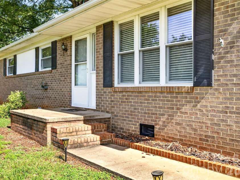 1771 24th Avenue Court, Hickory, NC 28601.  MLS# CAR4381961, YatesRealty ID 27693. 