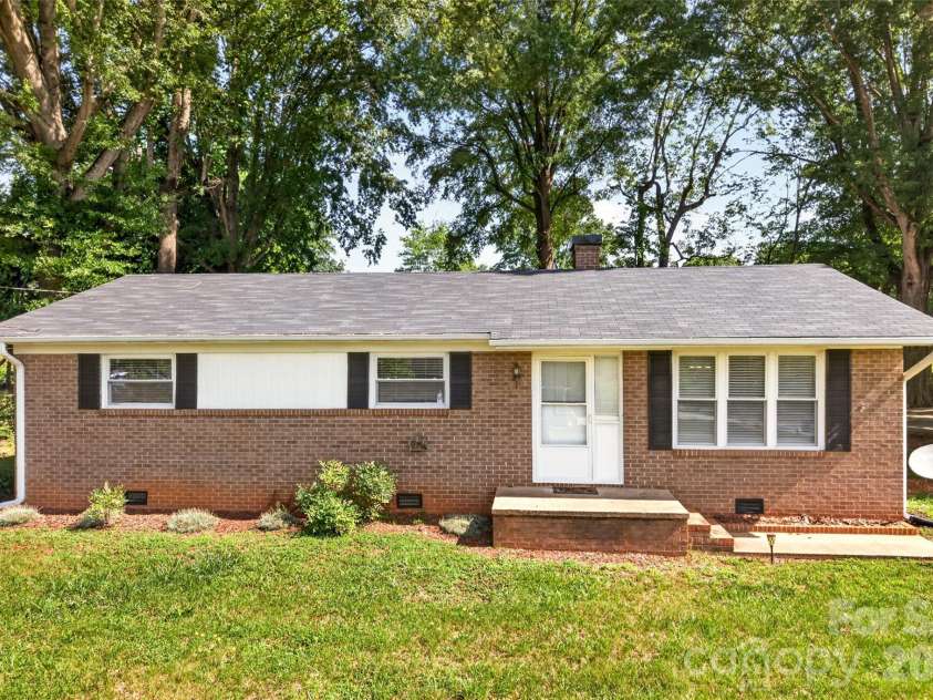 1771 24th Avenue Court, Hickory, NC 28601.  MLS# CAR4381961, YatesRealty ID 27693. 