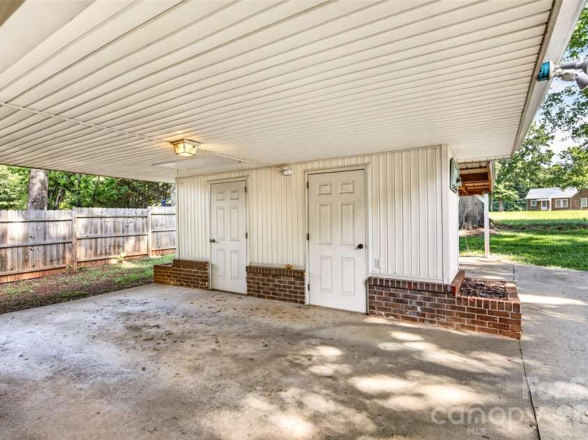 1771 24th Avenue Court, Hickory, NC 28601.  MLS# CAR4381961, YatesRealty ID 27693. 