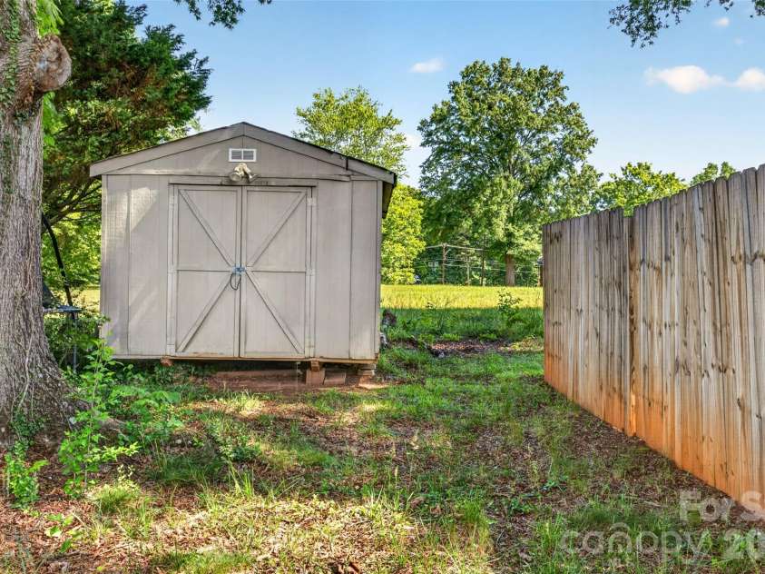 1771 24th Avenue Court, Hickory, NC 28601.  MLS# CAR4381961, YatesRealty ID 27693. 