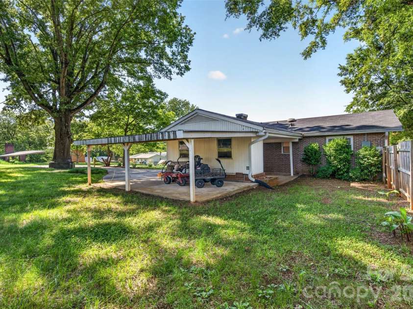 1771 24th Avenue Court, Hickory, NC 28601.  MLS# CAR4381961, YatesRealty ID 27693. 