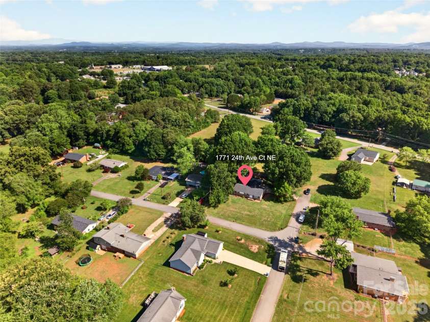 1771 24th Avenue Court, Hickory, NC 28601.  MLS# CAR4381961, YatesRealty ID 27693. 