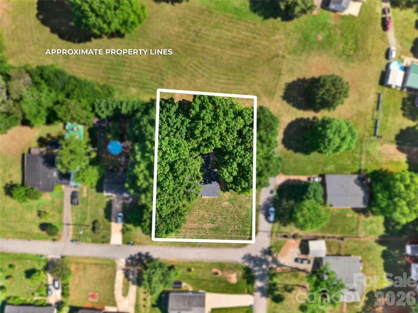 1771 24th Avenue Court, Hickory, NC 28601.  MLS# CAR4381961, YatesRealty ID 27693. 