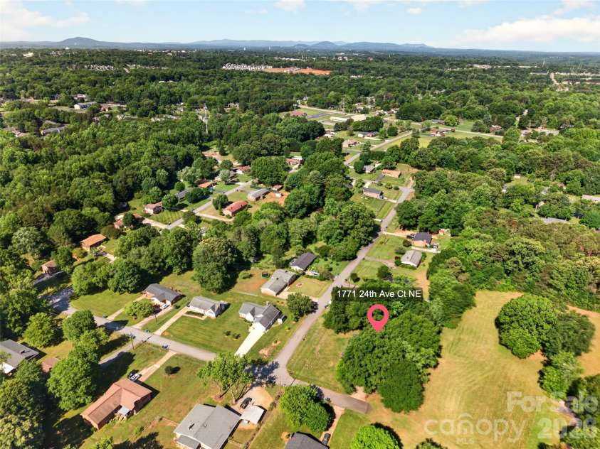 1771 24th Avenue Court, Hickory, NC 28601.  MLS# CAR4381961, YatesRealty ID 27693. 