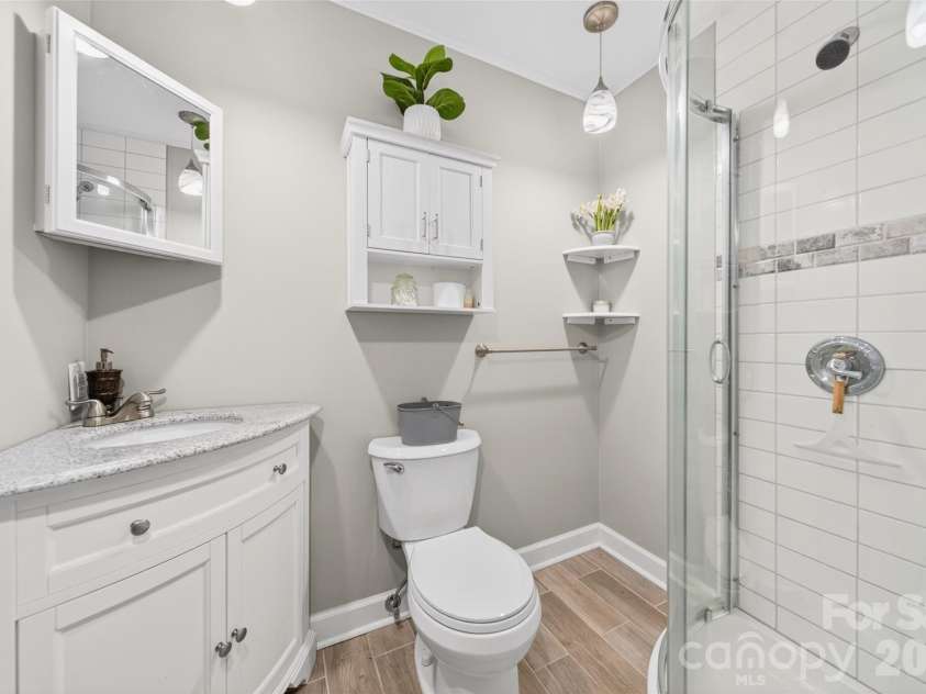 1771 24th Avenue Court, Hickory, NC 28601.  MLS# CAR4381961, YatesRealty ID 27693. Guest Bathroom