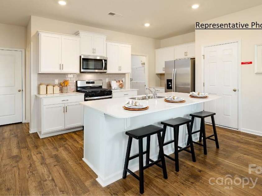 522 13th Avenue Drive, Hickory, NC 28601.  MLS# CAR4282559, YatesRealty ID 27693. 