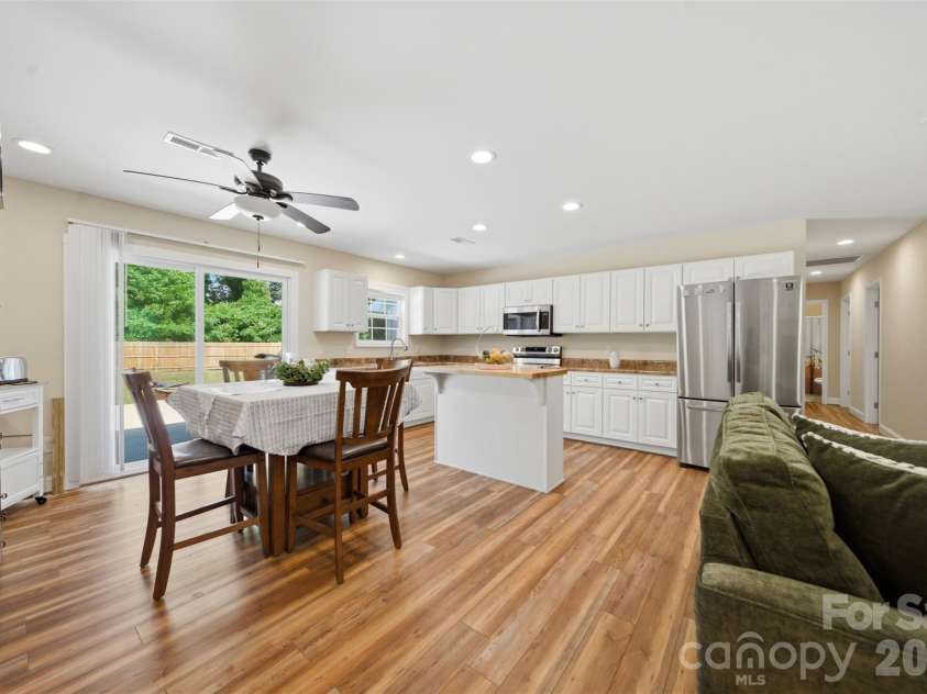 5694 Hillsdale Drive, Fort Lawn, SC 29714.  MLS# CAR4382453, YatesRealty ID 27694. 