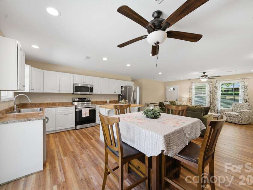5694 Hillsdale Drive, Fort Lawn, SC 29714.  MLS# CAR4382453, YatesRealty ID 27694. 