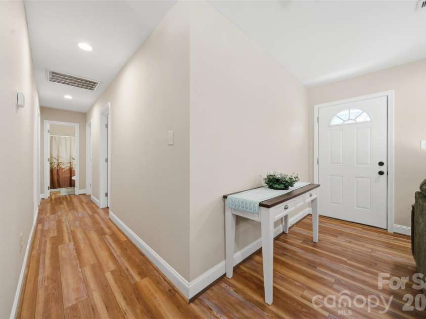 5694 Hillsdale Drive, Fort Lawn, SC 29714.  MLS# CAR4382453, YatesRealty ID 27694. 