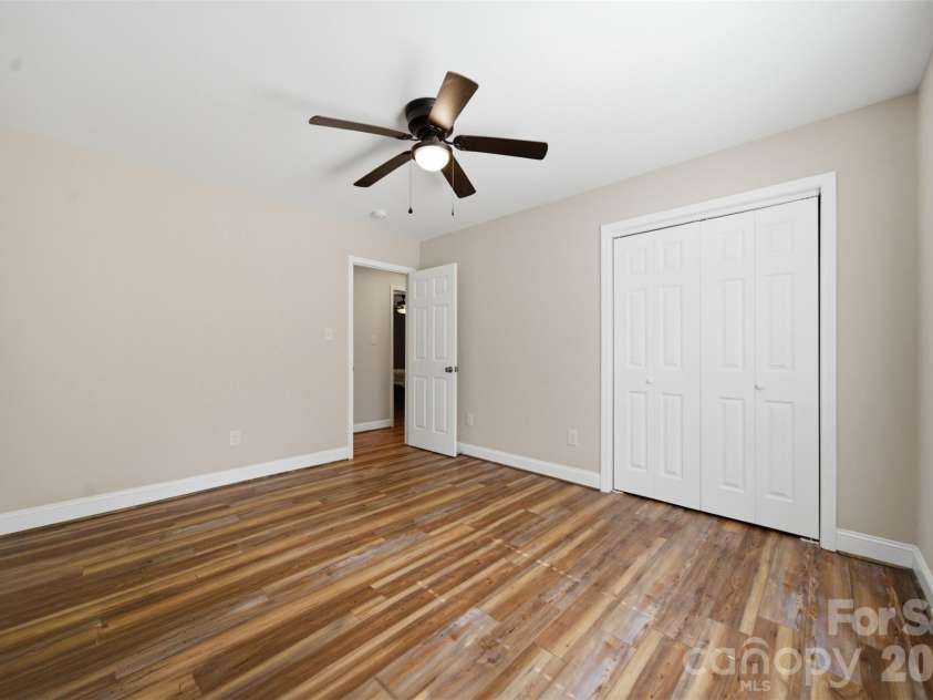 5694 Hillsdale Drive, Fort Lawn, SC 29714.  MLS# CAR4382453, YatesRealty ID 27694. 