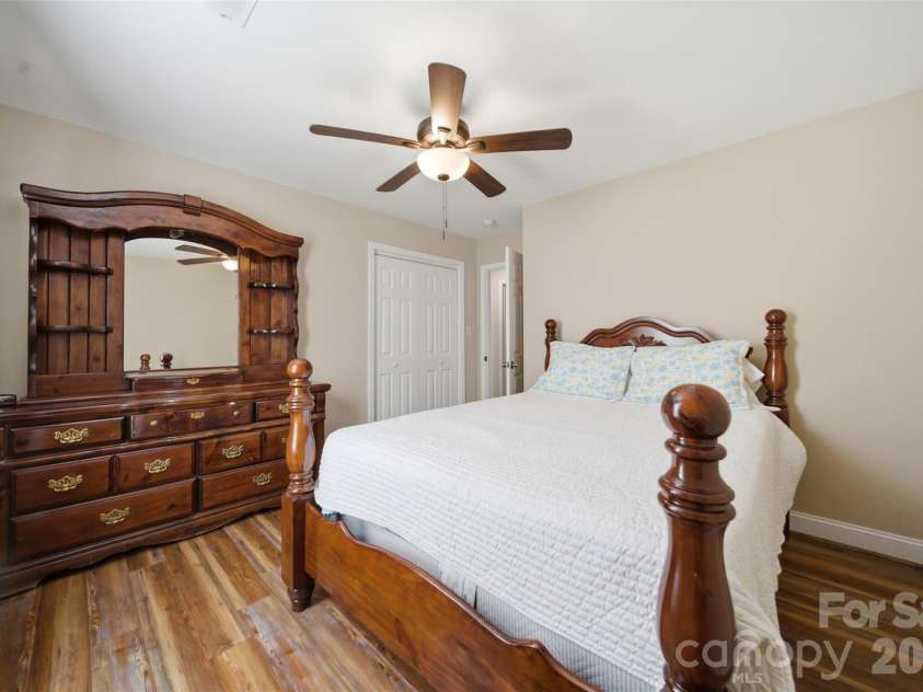 5694 Hillsdale Drive, Fort Lawn, SC 29714.  MLS# CAR4382453, YatesRealty ID 27694. 